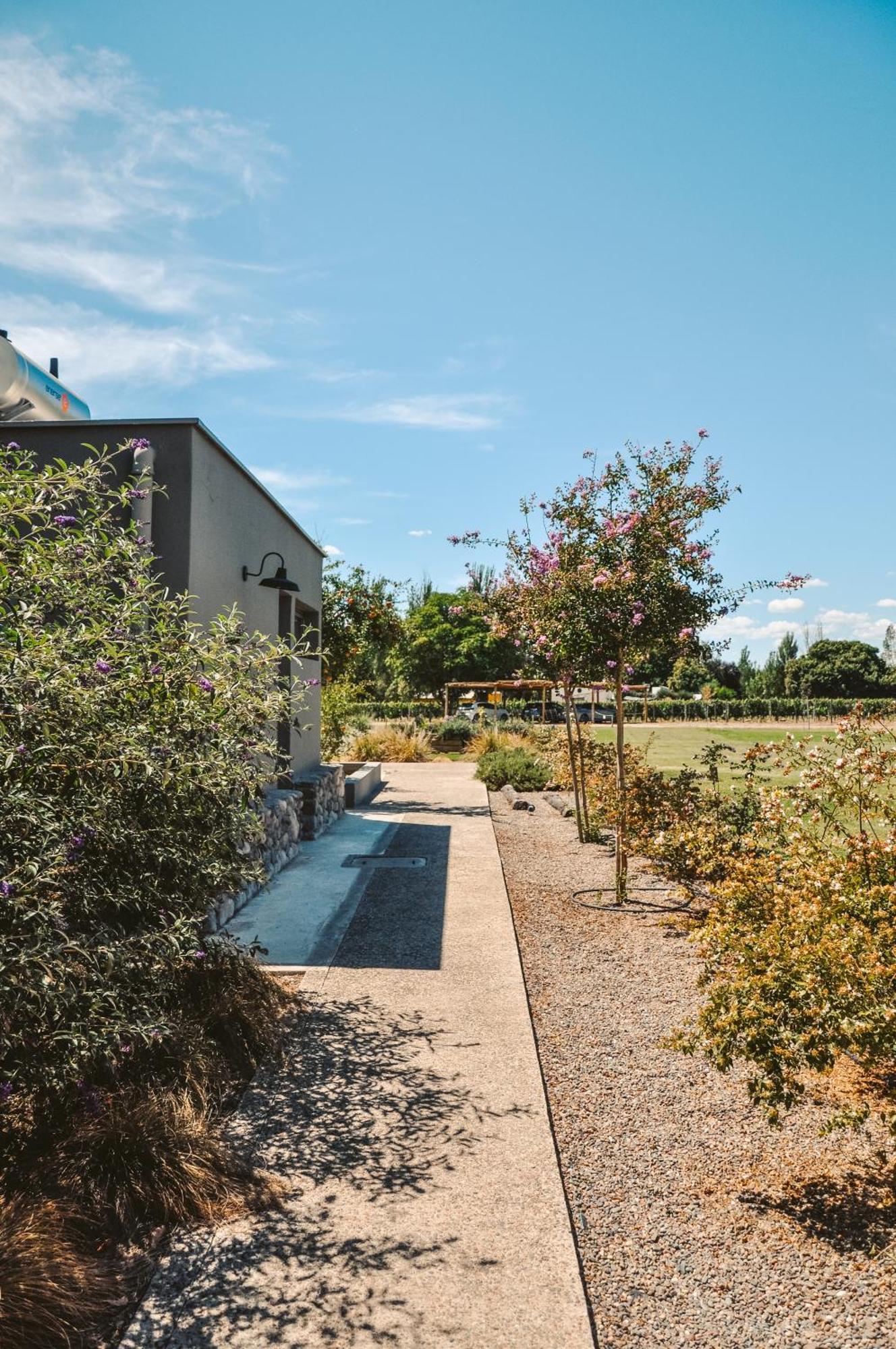 Dobe Lodge Vista Flores المظهر الخارجي الصورة